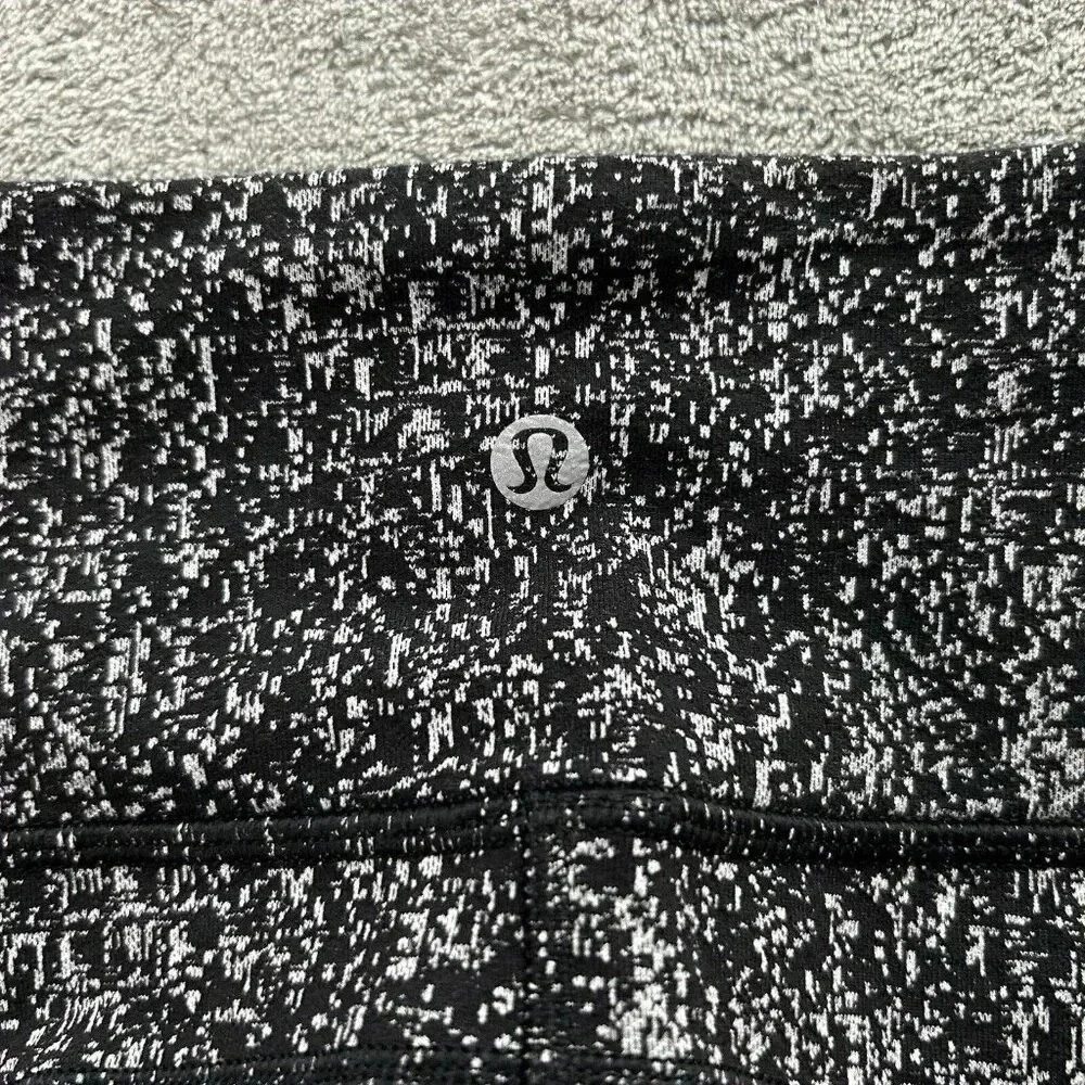 Lululemon Leggings Womens 2 Fit Physique Crop Luon Suited Jacquard Black White